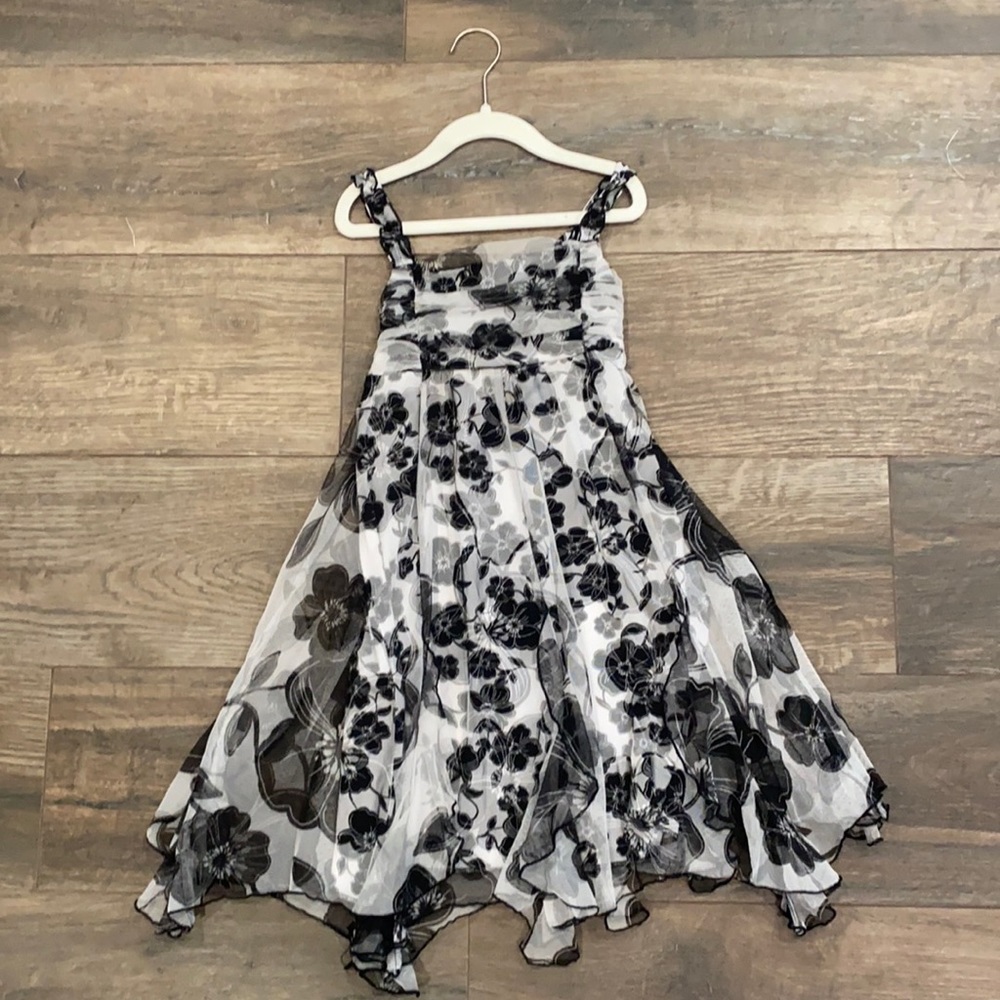 Girls size 8 Bloome de Jeune Fille dress